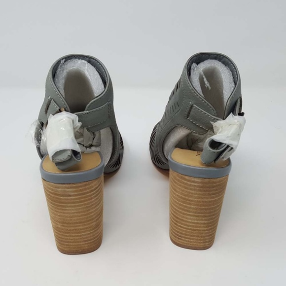 Chinese Laundry Woven Gray Sandals - Picture 4 of 5